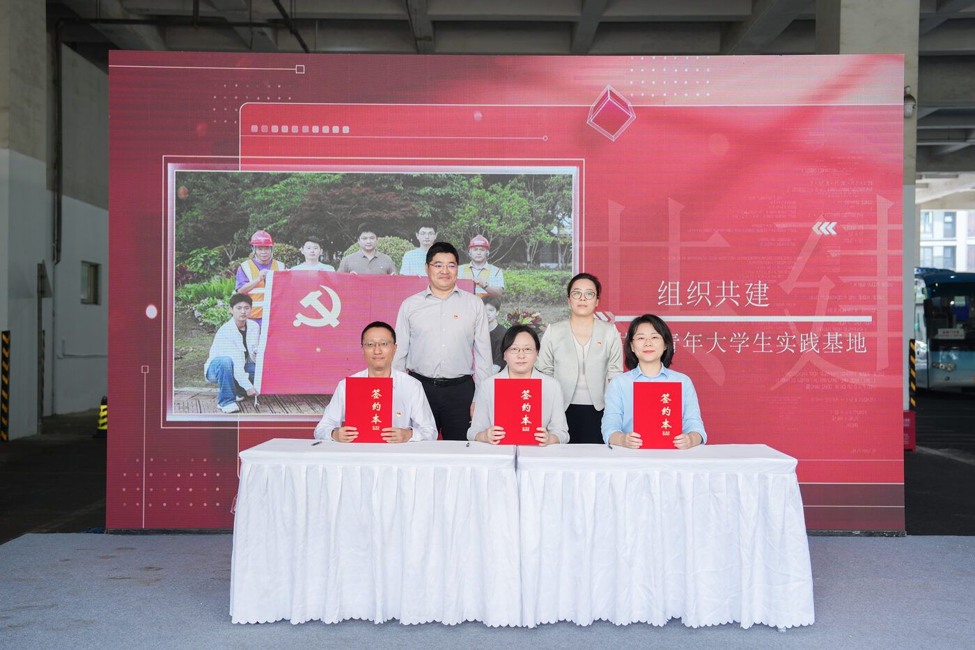 新黄金城集团1701vip中心荣获学校“2025年度国有...